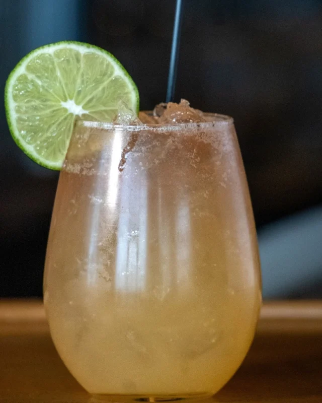 Say hello to Golden Hour 🌅🍹—the perfect blend of sweet and refreshing to brighten up your day! Swing by and check out the rest of our new cocktail menu. Cheers to new sips and sunny vibes! 🍸✨ #GoldenHourCocktail #NewMenuVibes #CocktailHour